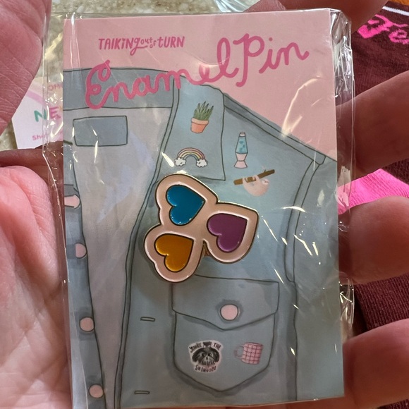 NEW Fave Cup Shit Show Mug Gift Set with Socks and Heart Pin Clear Pink Cup NEW - Picture 5 of 11